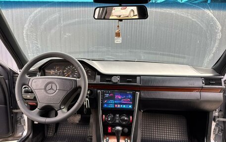 Mercedes-Benz E-Класс, 1995 год, 1 100 000 рублей, 27 фотография