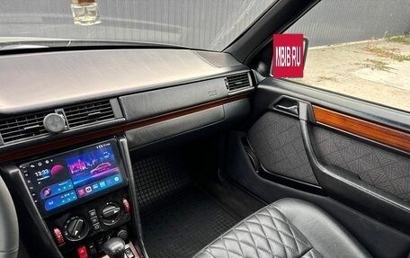 Mercedes-Benz E-Класс, 1995 год, 1 100 000 рублей, 32 фотография