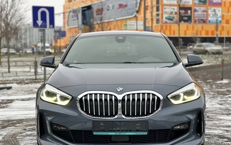 BMW 1 серия, 2020 год, 2 100 000 рублей, 2 фотография