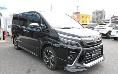 Toyota Voxy, 2022 год, 2 540 000 рублей, 1 фотография