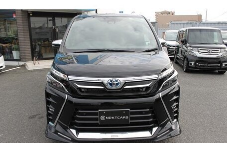 Toyota Voxy, 2022 год, 2 540 000 рублей, 3 фотография