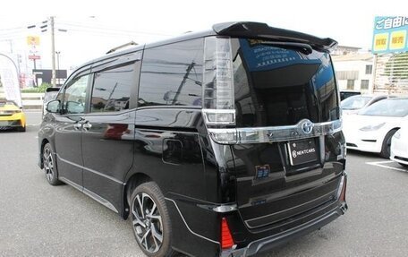 Toyota Voxy, 2022 год, 2 540 000 рублей, 5 фотография