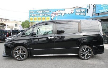 Toyota Voxy, 2022 год, 2 540 000 рублей, 7 фотография