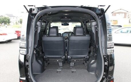 Toyota Voxy, 2022 год, 2 540 000 рублей, 8 фотография