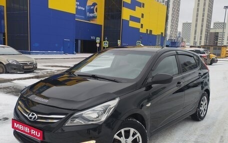 Hyundai Solaris II рестайлинг, 2015 год, 990 000 рублей, 2 фотография