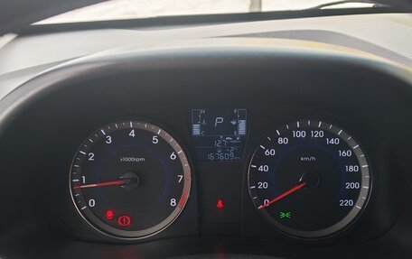 Hyundai Solaris II рестайлинг, 2015 год, 990 000 рублей, 9 фотография