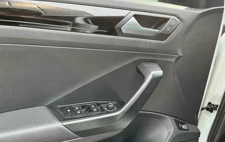 Volkswagen T-Roc I, 2021 год, 1 378 000 рублей, 17 фотография