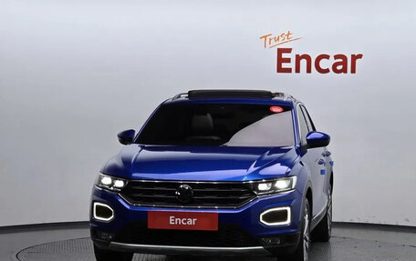 Volkswagen T-Roc I, 2022 год, 1 480 999 рублей, 2 фотография