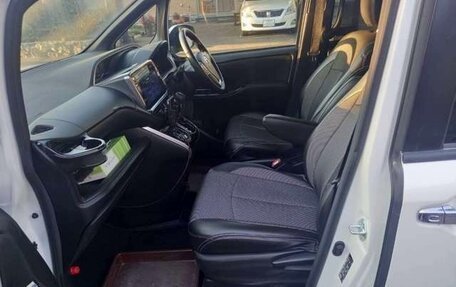 Toyota Voxy III, 2021 год, 1 822 000 рублей, 7 фотография