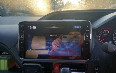 Toyota Voxy III, 2021 год, 1 822 000 рублей, 10 фотография