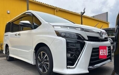 Toyota Voxy III, 2021 год, 1 822 000 рублей, 4 фотография