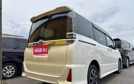 Toyota Voxy III, 2021 год, 1 822 000 рублей, 5 фотография