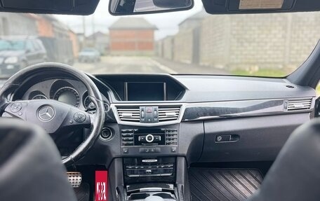 Mercedes-Benz E-Класс, 2010 год, 1 000 000 рублей, 11 фотография