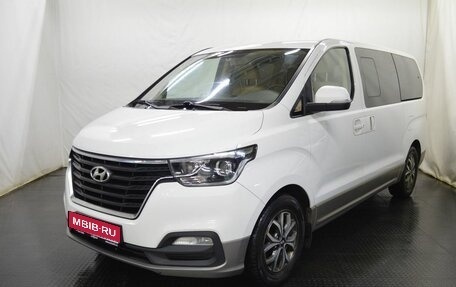 Hyundai H-1 II рестайлинг, 2018 год, 2 600 000 рублей, 1 фотография