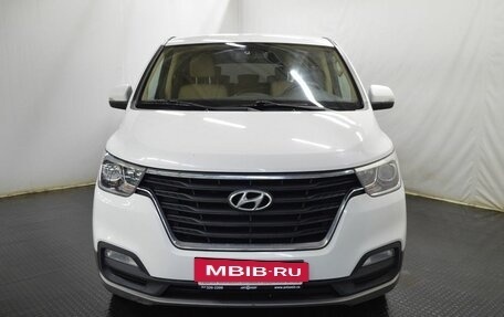 Hyundai H-1 II рестайлинг, 2018 год, 2 600 000 рублей, 2 фотография