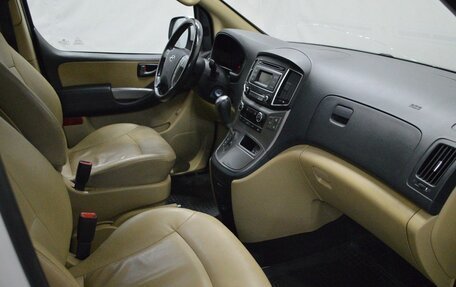 Hyundai H-1 II рестайлинг, 2018 год, 2 600 000 рублей, 10 фотография