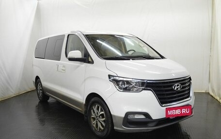 Hyundai H-1 II рестайлинг, 2018 год, 2 600 000 рублей, 3 фотография