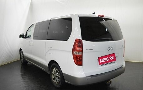 Hyundai H-1 II рестайлинг, 2018 год, 2 600 000 рублей, 6 фотография