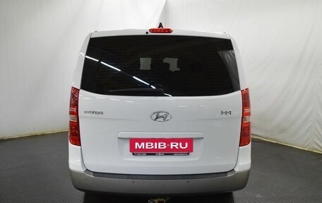 Hyundai H-1 II рестайлинг, 2018 год, 2 600 000 рублей, 5 фотография