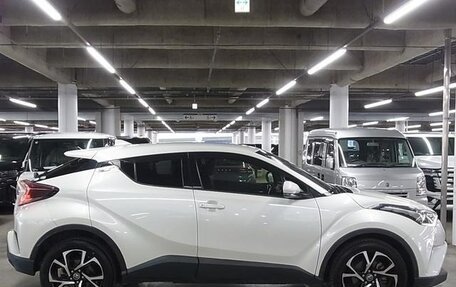 Toyota C-HR I рестайлинг, 2017 год, 1 650 000 рублей, 3 фотография