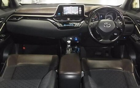 Toyota C-HR I рестайлинг, 2017 год, 1 650 000 рублей, 5 фотография