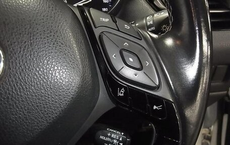 Toyota C-HR I рестайлинг, 2017 год, 1 650 000 рублей, 14 фотография