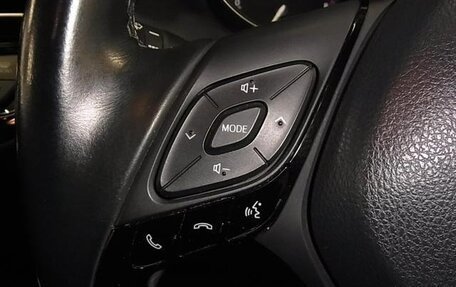 Toyota C-HR I рестайлинг, 2017 год, 1 650 000 рублей, 30 фотография