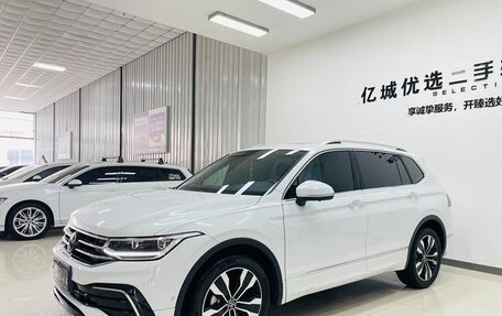 Volkswagen Tiguan II, 2024 год, 4 300 000 рублей, 5 фотография