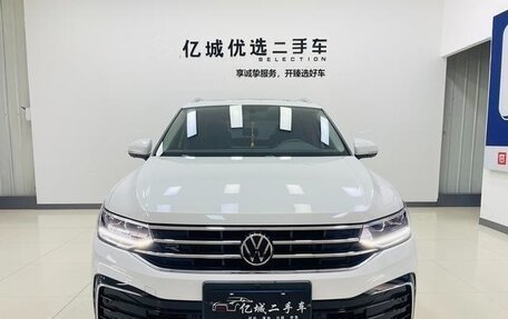Volkswagen Tiguan II, 2024 год, 4 300 000 рублей, 3 фотография