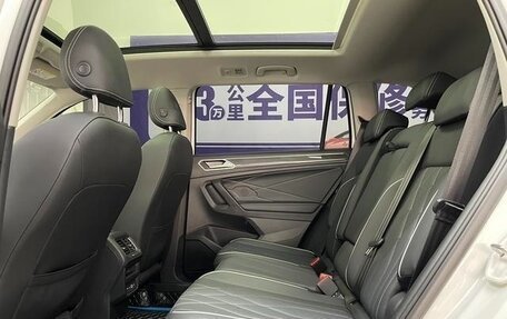 Volkswagen Tiguan II, 2024 год, 4 300 000 рублей, 13 фотография