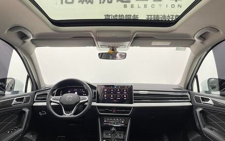 Volkswagen Tiguan II, 2024 год, 4 300 000 рублей, 12 фотография