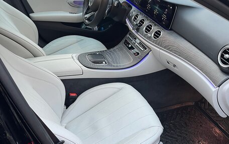 Mercedes-Benz E-Класс, 2022 год, 5 000 000 рублей, 4 фотография