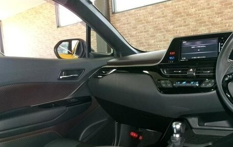 Toyota C-HR I рестайлинг, 2017 год, 1 605 000 рублей, 10 фотография