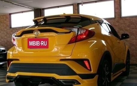 Toyota C-HR I рестайлинг, 2017 год, 1 605 000 рублей, 12 фотография