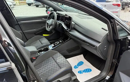 Volkswagen Golf VIII, 2025 год, 4 900 000 рублей, 26 фотография