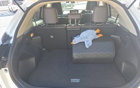 Toyota Yaris Cross, 2021 год, 2 100 000 рублей, 19 фотография