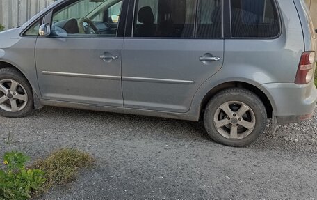 Volkswagen Touran III, 2008 год, 550 000 рублей, 1 фотография