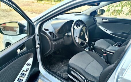 Hyundai Solaris II рестайлинг, 2011 год, 720 000 рублей, 9 фотография