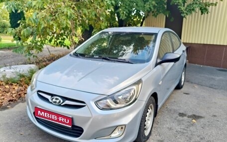 Hyundai Solaris II рестайлинг, 2011 год, 720 000 рублей, 1 фотография