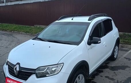 Renault Sandero II рестайлинг, 2019 год, 900 000 рублей, 2 фотография