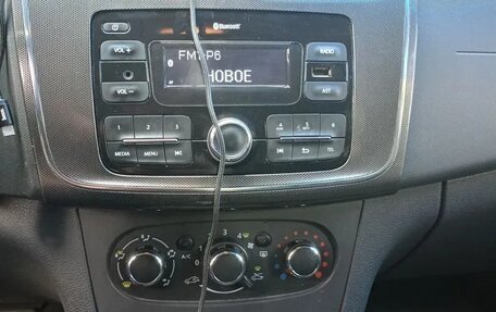 Renault Sandero II рестайлинг, 2019 год, 900 000 рублей, 12 фотография