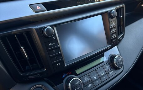 Toyota RAV4, 2018 год, 2 500 000 рублей, 10 фотография