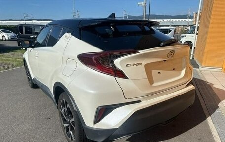 Toyota C-HR I рестайлинг, 2018 год, 1 625 000 рублей, 6 фотография