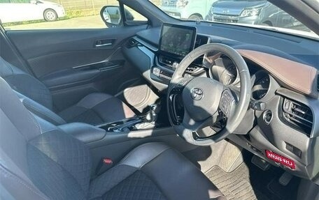 Toyota C-HR I рестайлинг, 2018 год, 1 625 000 рублей, 9 фотография