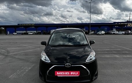 Toyota Sienta II, 2021 год, 1 720 000 рублей, 4 фотография