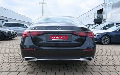 Mercedes-Benz E-Класс, 2024 год, 6 350 000 рублей, 3 фотография