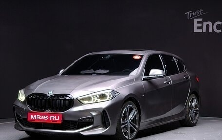 BMW 1 серия, 2021 год, 2 320 000 рублей, 1 фотография