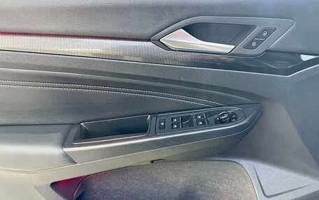 Volkswagen Golf VIII, 2021 год, 1 900 000 рублей, 9 фотография