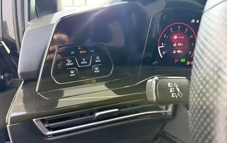 Volkswagen Golf VIII, 2021 год, 1 900 000 рублей, 8 фотография