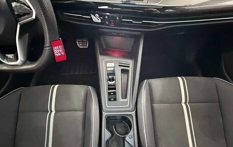 Volkswagen Golf VIII, 2021 год, 1 900 000 рублей, 14 фотография